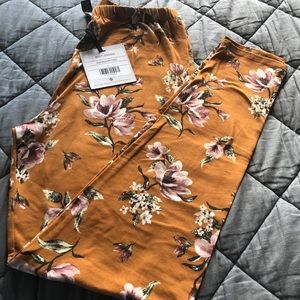 Agnes & Dora NWT Large leggings